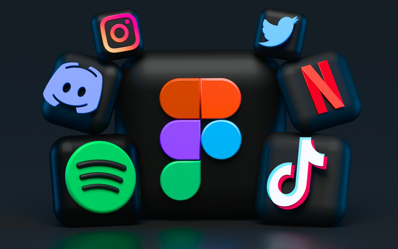 Pantalla con métricas de redes sociales mostrando engagement y conversión